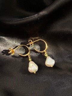 24 Karat vergoldete Perlenohrringe mit Turmalin Perle