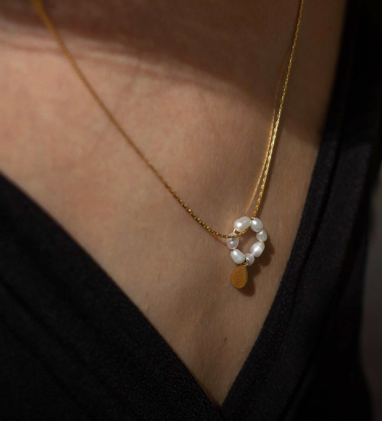 24 Karat vergoldete Halskette mit Perlenblume