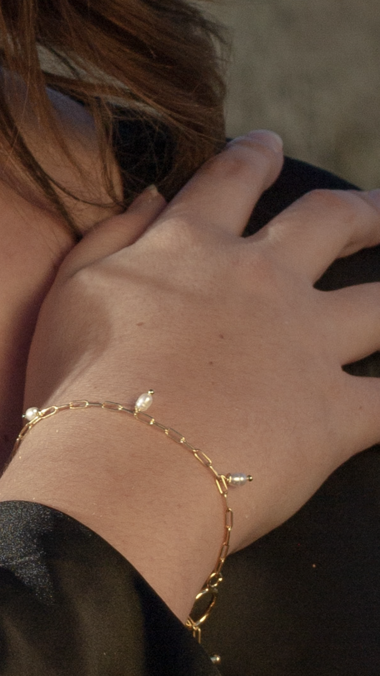24 karat vergoldetes Armband mit kleinen Perlen